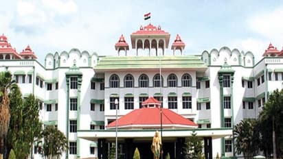 ஓட்டுக்கு பணம் கொடுக்கும் வேட்பாளருக்கும், பணம் வாங்கும் வாக்காளர்களுக்கும் ஆயுள் தண்டனை - மதுரை உயர்நீதிமன்றத்தில் வழக்கு..