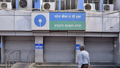 লকডাউনে তিনদিন বন্ধ থাকতে চলেছে ব্যাঙ্কের পরিষেবা, দুর্ভোগ সাধারণ মানুষের