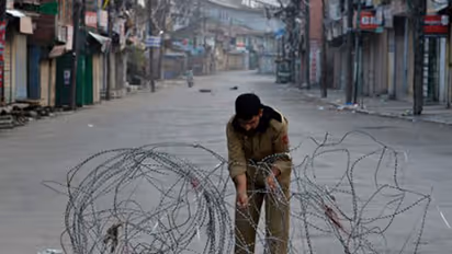 ವಾನಿ ಹತ್ಯೆಗೆ ಒಂದು ವರ್ಷ: ಕಾಶ್ಮೀರದಲ್ಲಿ ಕರ್ಫ್ಯೂ, ಬಿಗಿ ಬಂದೋಬಸ್ತ್