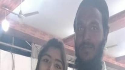 இதுக்கு இந்த அடியா? கணவனிடம் வாங்கி கட்டிய மனைவி!