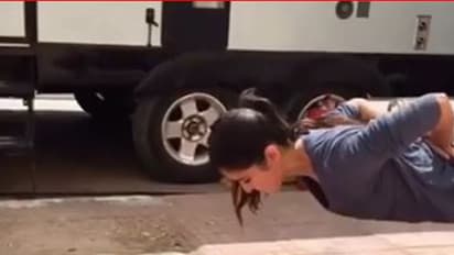 (ವಿಡಿಯೋ) ಕೈಬಳಕೆ ಮಾಡದೆ ಡಿಪ್ಸ್ ಹೊಡೆದ ಕತ್ರೀನಾ : ವಿಡಿಯೊ ವೈರಲ್