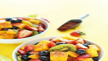 உடல் எடையை குறைக்க தேன்+மிளகாய் காம்பினேஷனில் வித்தியாசமான ப்ரூட் சாலட்…