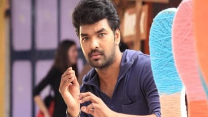 பேயைத் தொடர்ந்து பாம்பாக மாறும் ஜெய்..!