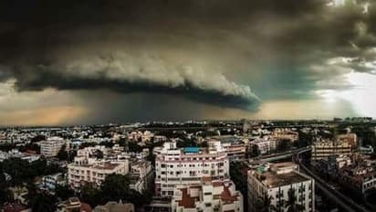 ஒவ்வொரு இன்ச்சும் மேகங்களால் சூழப்பட்டுள்ள சென்னை …கன மழையை எதிர்பார்க்கலாம்…