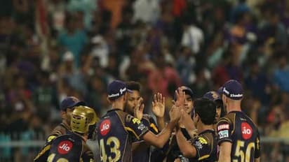 எலிமினேட்டர் ஆட்டத்தில் அசத்திய தங்கத் தமிழன் தினேஷ் சார்த்திக்..…. 2 ஆவது குவாலிபையருக்கு கேகேஆர் முன்னேற்றம்…