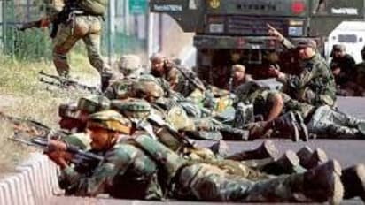 மீண்டும் வாலாட்டத் தொடங்கியுள்ள பாகிஸ்தான் தீவிரவாதிகள்…இந்திய ராணுவ முகாம்கள் மீது தாக்குதல்…