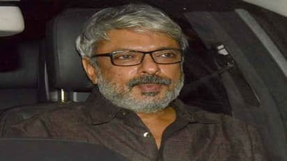 இயக்குனரை செருப்பால் அடித்தால் 10,000 தருகிறேன்.... பா.ஜ.க நிர்வாகி சர்ச்சை பேச்சு....!!!