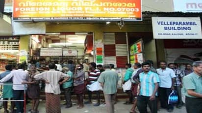 700 `பார்'-களை அடைத்தும் கட்டுப்படுத்த முடியலையே…. கேரளாவில் ‘பிச்சுகிட்டு போகும்’ சரக்கு விற்பனை