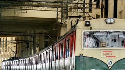 ചെന്നൈ സബർബൻ ട്രെയിനിൽ നിന്ന് തെറിച്ച് വീണ് 4 വിദ്യാർത്ഥികൾ മരിച്ചു