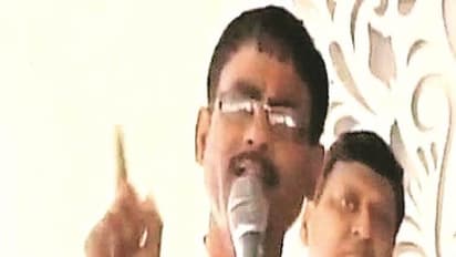 এবার কাশ্মীরের ফর্সা মেয়েদের বিয়ে করতে পারবেন!  দলের কর্মীদের বললেন বিজেপি বিধায়ক