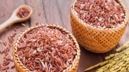 சாதாரண அரிசியை விட சிவப்பு அரிசி ஆரோக்கியத்திற்கு சிறந்தது எப்படி?