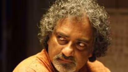 'സ്മൃതി ഇറാനി തരുമ്പോള് അവാര്ഡ് തുക കുറയുമോ?' പ്രതിഷേധിച്ചവരുടെ നിലപാടിനെ ചോദ്യം ചെയ്ത് ജോയ് മാത്യു