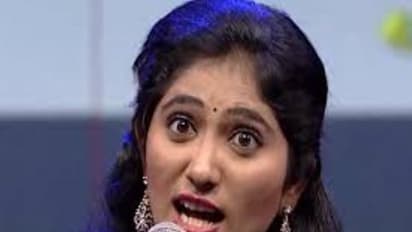 ஜூலி படத்தின் பெயர் இதுவா? ஷாக் ஆன ரசிகர்கள்..!