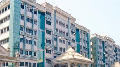 கிட்டே வந்தால் கட்டிப்பிடிப்பேன்... சென்னையை கலங்கடிக்கும் கொரோனா நோயாளி..!