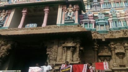 நீட்டுக்கு எதிர்ப்பு! ஸ்ரீவில்லிபுத்தூர் கோயில் கோபுரத்தில் ஏறி ஆர்ப்பாட்டம்!