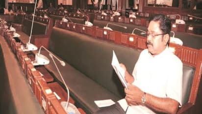 பூ பாதையா?இல்ல புலிப்பாதையா?: சசி முன்னிலையில் டாஸ் போட்டுப் பார்க்கும் ’தனியொருவன்’ தினகரன்...