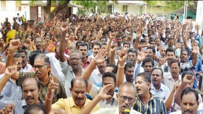 கோரிக்கைகளை நிறைவேற்றாவிட்டால் காலவரையற்ற போராட்டத்தில் ஈடுபடுவோம் – அரசு ஊழியர்கள் எச்சரிக்கை…