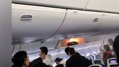 വിമാനത്തിനുള്ളില് പൊട്ടിത്തെറി , ദുരന്തമൊഴിവായത് തലനാരിഴയ്ക്ക്