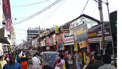 കടകള് തുറക്കരുത്, കേസെടുക്കും; മിഠായി തെരുവിൽ ഇന്ന് വഴിയോര കച്ചവടത്തിന് അനുമതിയില്ല