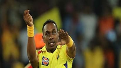 ஹைதராபாத்தை வீழ்த்தி சென்னை அணி திரில் வெற்றி!! கடைசி ஓவரில் சென்னையை கலங்கடித்த ரஷீத் கான்.. வெற்றியை உறுதி செய்த பிராவோ