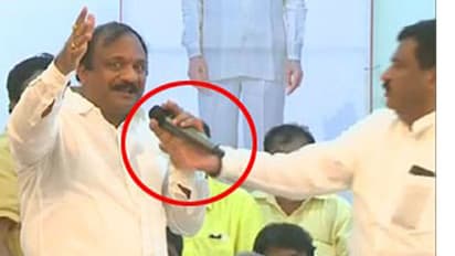 AP Home Minister snatches microphone from Kapu leader