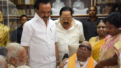 കരുണാനിധിയുമായി മോദി കൂടികാഴ്ച നടത്തി