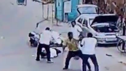 (ವಿಡಿಯೋ) ಲೈವ್ ಮರ್ಡ್'ರ್'ಗೆ ಬೆಚ್ಚಿ ಬಿತ್ತು ತಮಿಳುನಾಡು: ನಡುರಸ್ತೆಯಲ್ಲೇ ಕೊಚ್ಚಿ ಕೊಚ್ಚಿ ಕೊಲೆ!