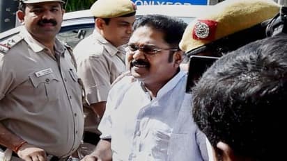 தினகரனுக்கு சிக்கல் மேல் சிக்கல் - சுகேஷிடம் தேர்தல் தேதியை நிர்ணயக்கக் கோரியதாக புதிய வழக்கு!!