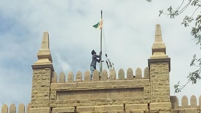 கிழிந்து தொங்கிய தேசியக்கொடி! ஆட்சியர் அலுவலகத்தில் பரபரப்பு!