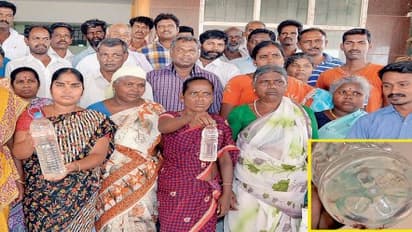 விநியோகித்த குடிநீரில் புழுக்கள்; பாட்டிலில் கொண்டுவந்து ஆட்சியரிடம் காண்பித்து முறையிட்ட மக்கள்…