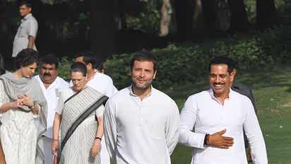 रॉबर्ड वाड्रा की लंदन प्रॉपर्टी के मामले में उछला सोनिया गांधी के ओएसडी का नाम?