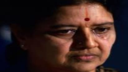 ஜெயலலிதா மரணத்துக்கு நியாயம் கேட்டு தொண்டர்கள் கடிதம்...சிறையில் சசிகலா “அப்செட்”