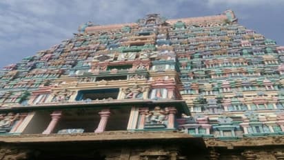 ஆண்டாள் கோவில் கோபுரத்தையும் விட்டுவைக்காத மாணவர்கள்… நீட் தேர்வை எதிர்த்து கோபுரத்தின் மேல் ஏறி போராட்டம்…