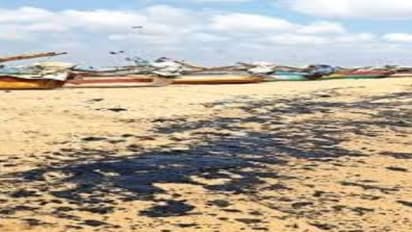 சென்னையில் இருந்து புதுச்சேரிக்கு சென்ற எண்ணெய் படலம் – மீனவர்கள் வாழ்வாதாரம் பாதிப்பா…?