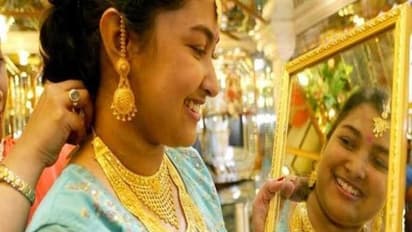 வேதனையில் பொதுமக்கள்..! ஒரே நாளில் உச்சத்தை தொட்ட தங்கம் விலை..!