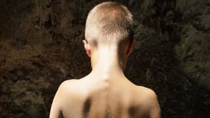 బట్టలూడదీసి నగ్నంగా నిలబెట్టి... ఇంటర్ బాలున్ని చితకబాదిన వైసిపి యువనేత