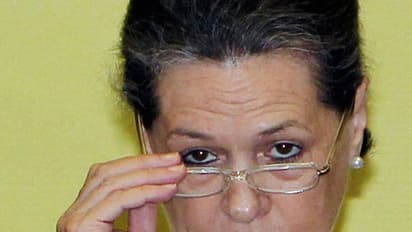 ಬಾರ್ ಗರ್ಲ್ ಅಂದ್ರೆ ಸೋನಿಯಾ ಗಾಂಧಿ: ಗೂಗಲ್ ತಲೆಯಲ್ಲಿ ಲದ್ದಿ?