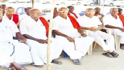 விவசாய தொழிலாளர்கள் பல்வேறு கோரிக்கைகளை வலியுறுத்தி 2-வது நாளாக காத்திருப்பு போராட்டம்…