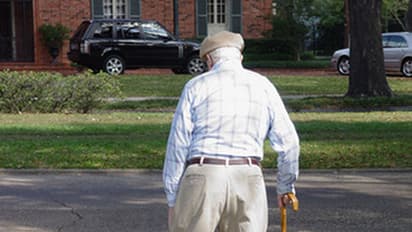 5 Things to consider before buying a health insurance for senior citizens