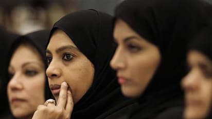 ശിരോവസ്ത്രം ധരിച്ചതിന് ജോലിയില് നിന്ന് പിരിച്ചുവിട്ടുവെന്ന് മുസ്ലിം യുവതി