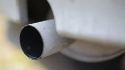 കാറിന്‍റെ സൈലന്‍സറില്‍ നിന്നും ജലം ഇറ്റുവീഴുന്നതിനു കാരണം