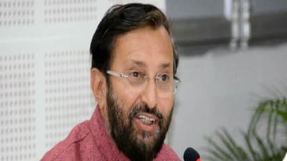 நாடாளுமன்றத்தில் அனைவரையும் கவர்ந்த அமைச்சர் ஜவடேகர்.! என்ன செய்திருக்கிறார் பாருங்க!!