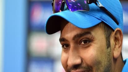 రోహిత్ కు మొండిచేయి: భజ్జీ ఫైర్, ఫ్యాన్స్ మండిపాటు