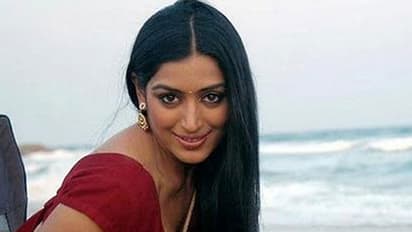 Even senior actresses have to do compromises to maintain their position in Malayalam cinema, says Padmapriya
