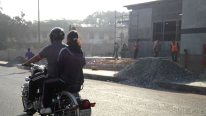 ബൈക്കിന് പിന്നിലിരുന്ന വനിതാ സുഹൃത്ത് നിലത്ത് വീണു മരിച്ചു, യുവാവ് അറസ്റ്റിൽ 