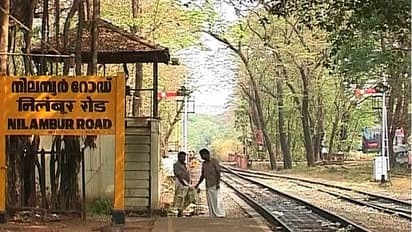 അനധികൃതമായി ടിടിഇ ഈടാക്കിയ പിഴ 145 രൂപ, യാത്രക്കാരിക്ക് 10000 രൂപ നഷ്ടപരിഹാരം നൽകാൻ ഉത്തരവ് 