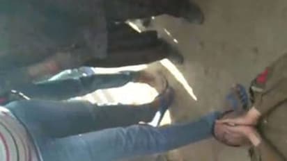 നിലത്ത് കിടന്ന് ആ പോലീസുകാരന് കേണു, ക്ഷമിക്കണം ഒരു കൈയ്യബദ്ധം