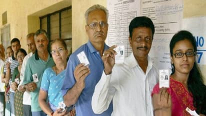 குஜராத்... மிஷின் ஓட்டும் சீட்டில் பதிவானதும் சரிபார்த்து... 6 பூத்களில் நாளை மீண்டும் வாக்குப் பதிவு!