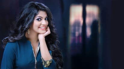 സിനിമയിൽ നായകന്മാര് കൂടുതൽ പ്രതിഫലം അർഹിക്കുന്നു: അപര്ണ ബാലമുരളി