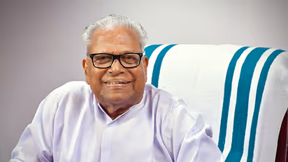 തല നരച്ച യുവത്വം; വിഎസിന് ഇന്ന് പിറന്നാള് മധുരം